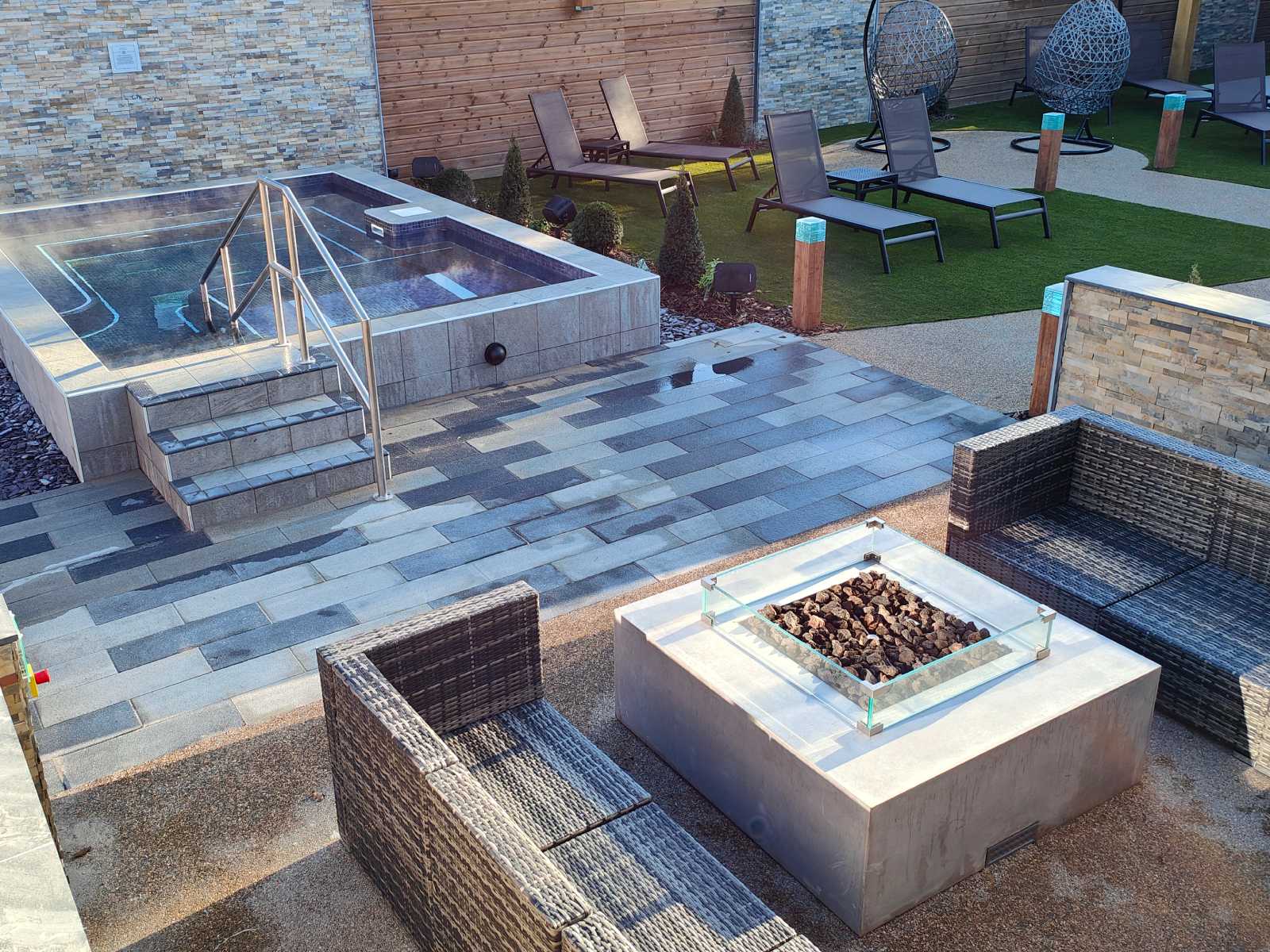 Spa-Garden-fire-pit