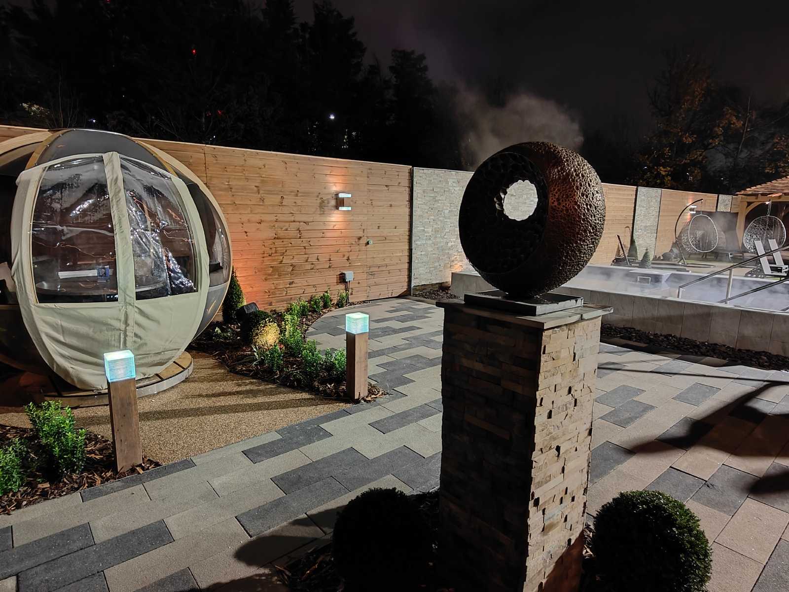 Spa-Garden-with-pod